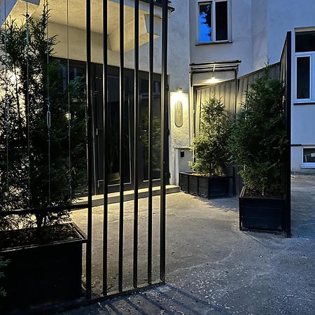 City Garage Apartment - Lwowska 9 Варшава Экстерьер фото